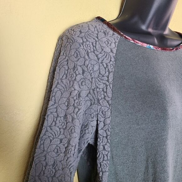 Simply Noelle Velvet Accented Top - Picture 4 of 8